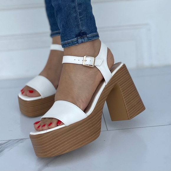 White heeled sandals - Picture 3 of 6